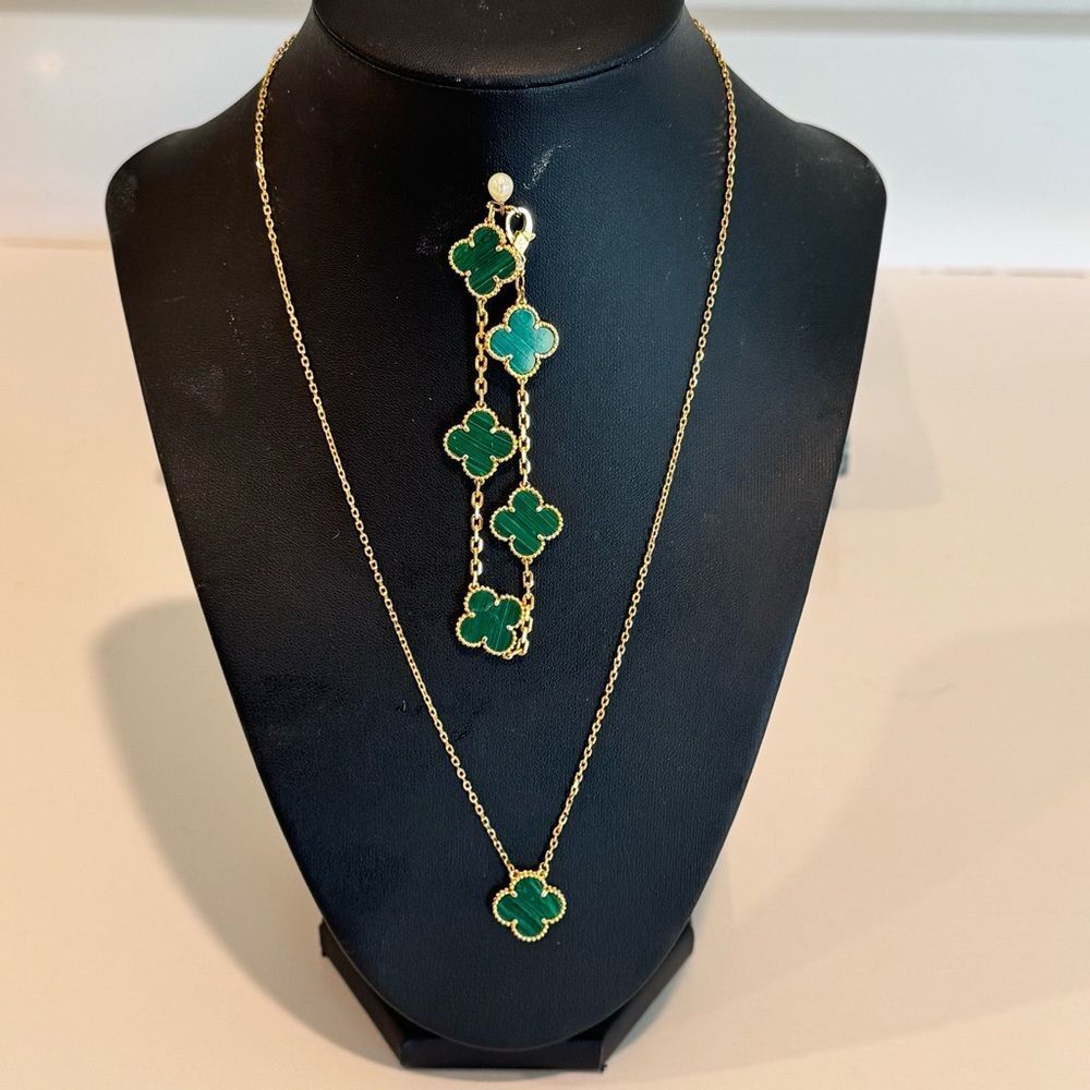 Elegant Gold and Green Clover Set